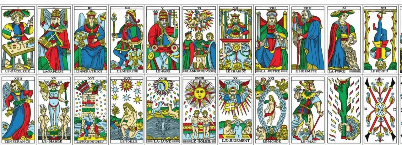 Tarot marsylski znaczenie kart: od Błazna po Świat, odkryj symbolikę i przesłanie każdej karty w tej klasycznej talii.